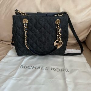 🔴SOLD🔴Small Michael Kors satchel